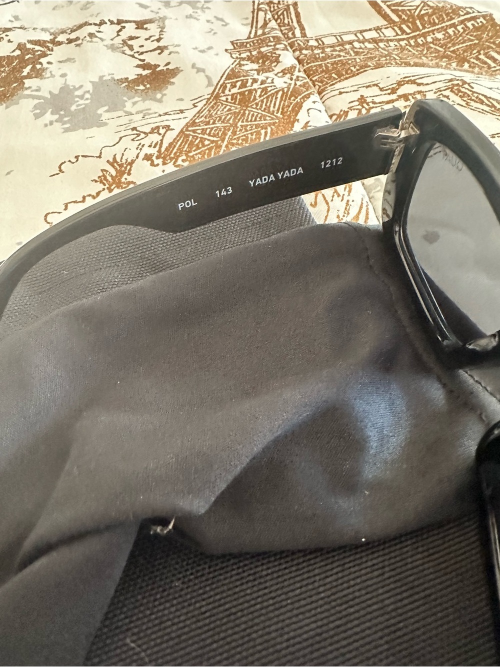 Quay Australia Yada Yada Black Polarized Sunglasses - Picture 6 of 8